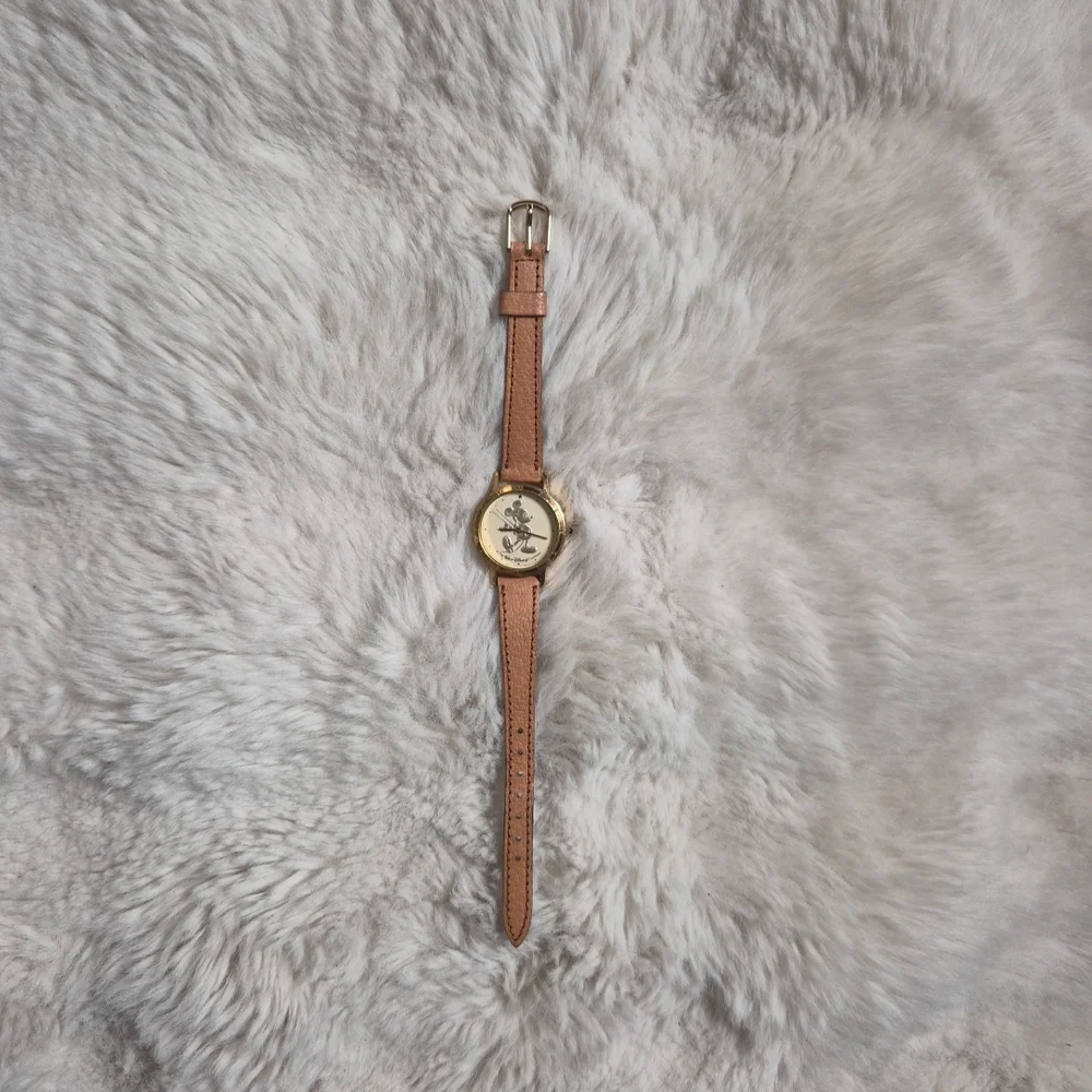 Disney Watch Mickey Mouse Gold Tone The Walt Disney Company Wristwatch Analog ✨️